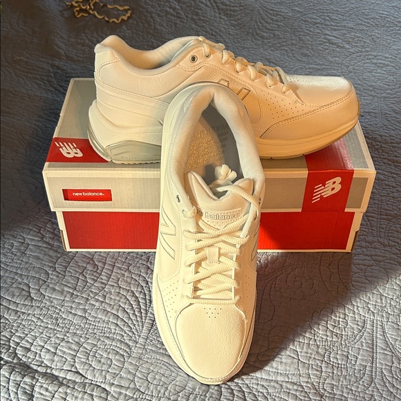New Balance 928 ladies White Athletic Shoes, brand new. Sz 11B